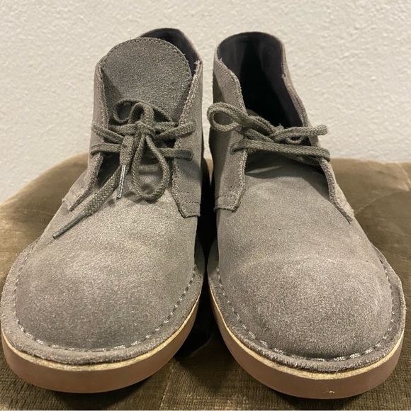 Clark Boots Mens 7M Women 9 Grey Suede Chukka Rubber Sole - Picture 6 of 10